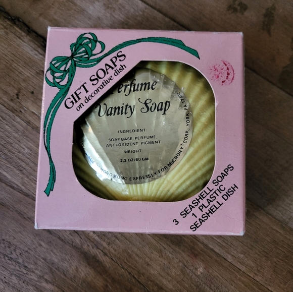 Vintage seashell soaps - Picture 1 of 6